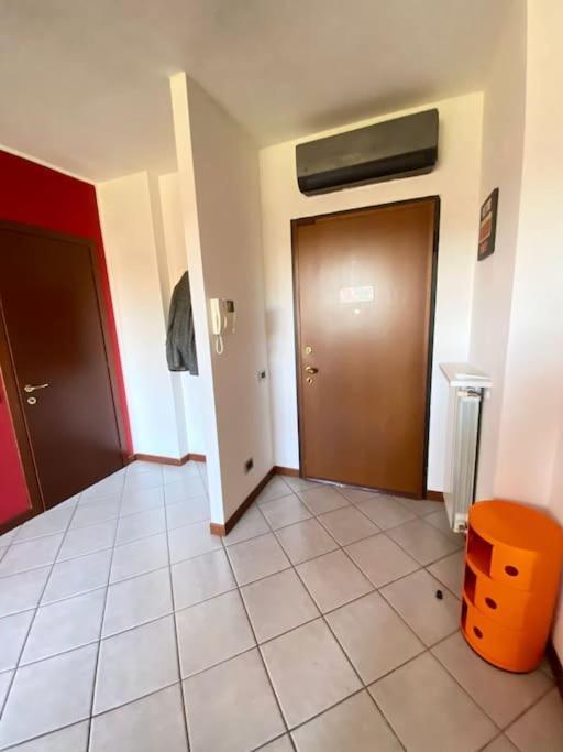 Intero Bilocale Con Terrazzo Vicino A Milano Apartment Mairano Luaran gambar